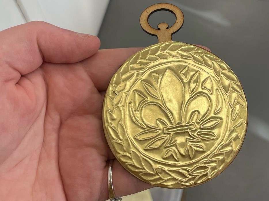 Photographie d'une montre décorée